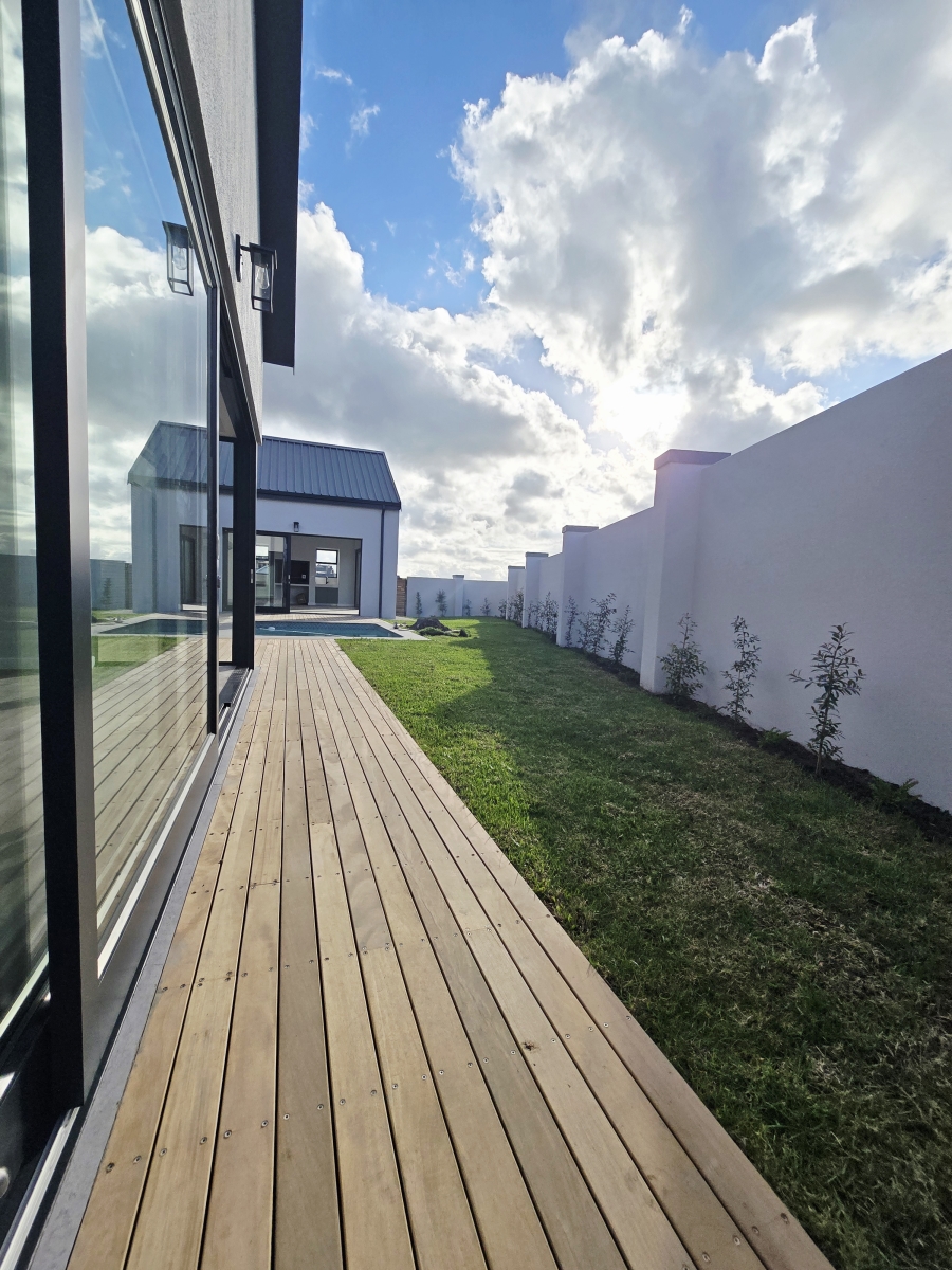 3 Bedroom Property for Sale in Kingswood Golf Estate Western Cape